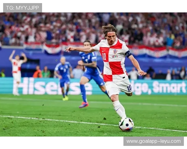 莫德里奇宣布退役，克罗地亚足球传奇画上句号